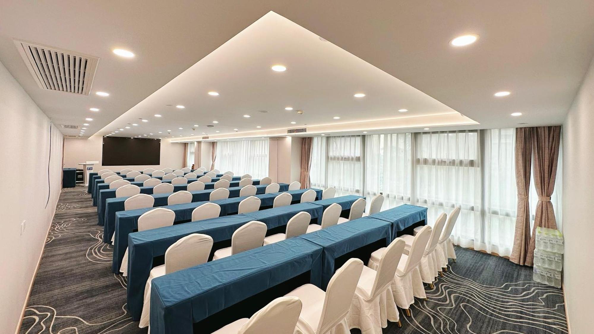 Holiday Inn Express Qingdao City Center By Ihg Dış mekan fotoğraf